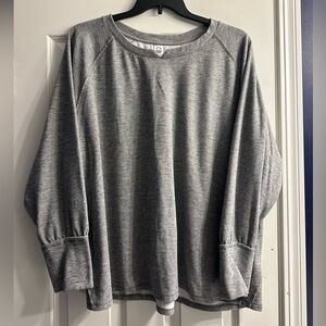 Te Verde Gray Women's Top